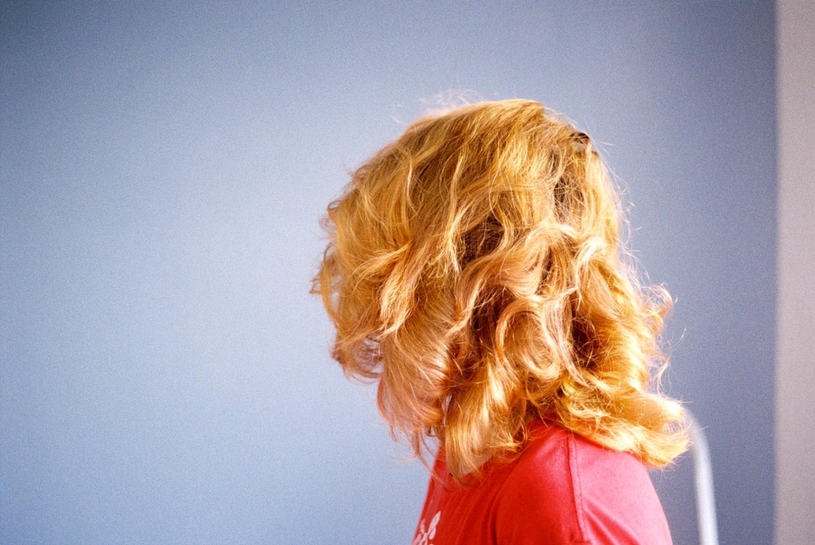 Close-up of blending technique showing hand positioning and shear angle during graduated cut